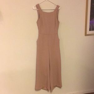 Aritzia Wilfred
Écoulement Jumpsuit Blush pink